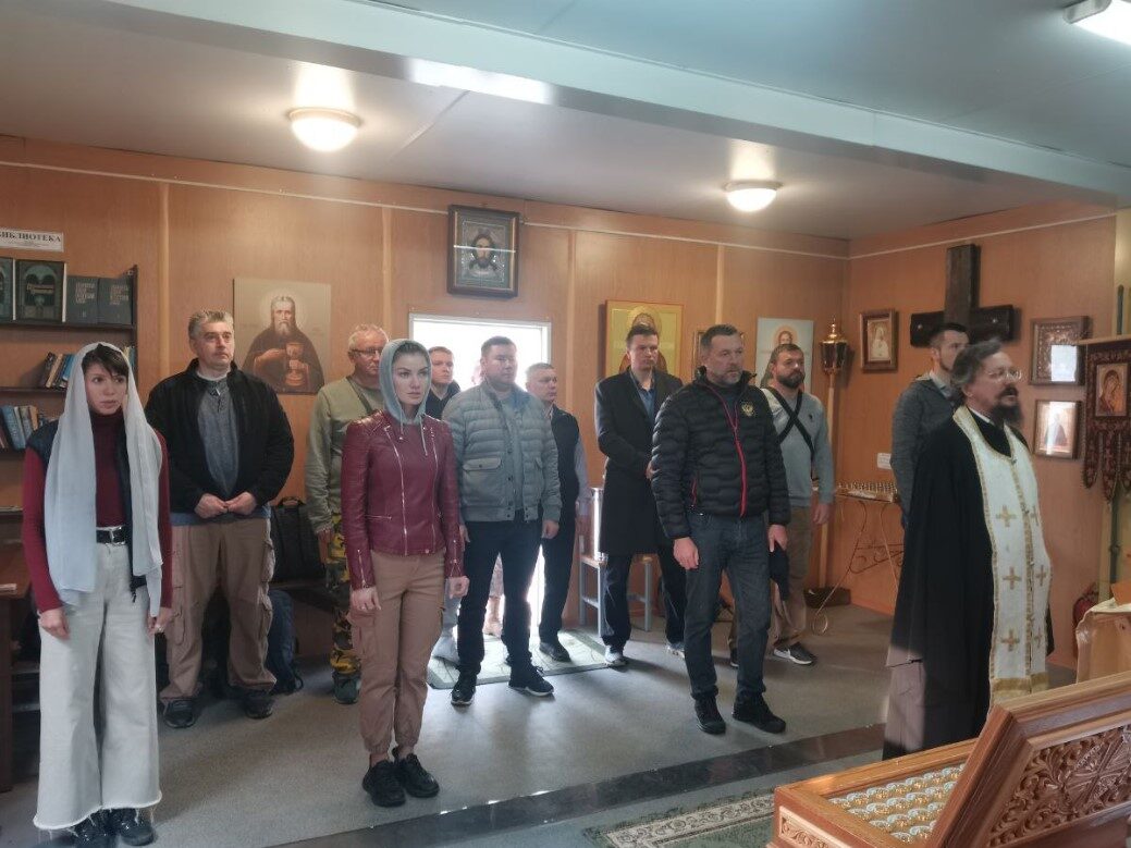 Члены российской межведомственной делегации посетили полевой храм в Хмеймиме