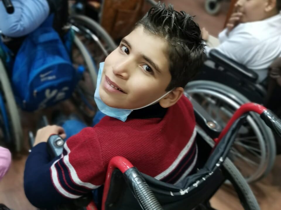 Инвалидные коляски для сирийских детей